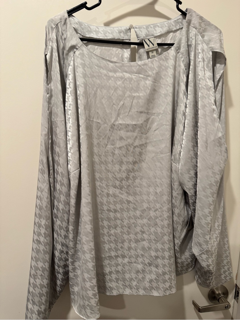 Worthington Light Gray Satin Houndstooth Sleep Top